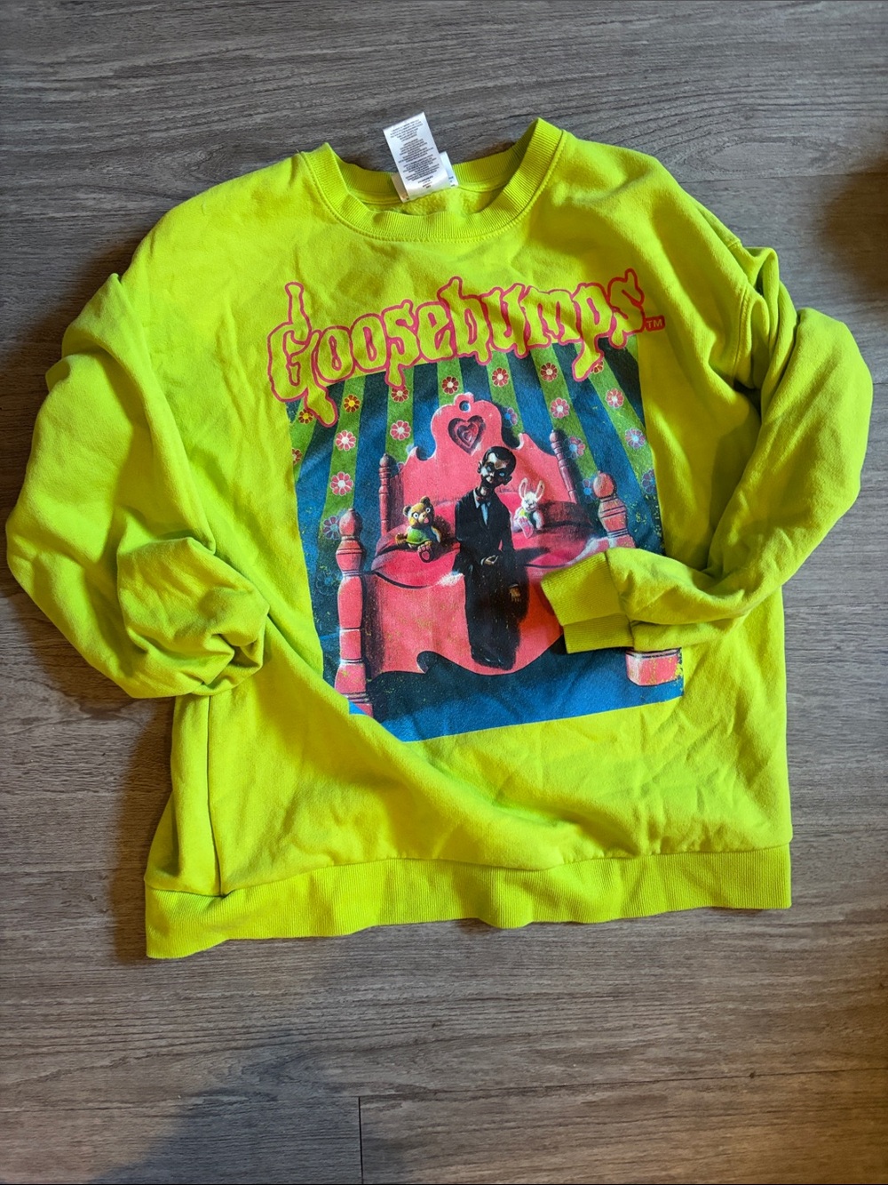Goosebumps Graphic Sweatshirt in Neon Yellow-Green